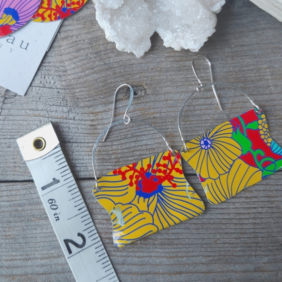 SOLD Upcycled LUSH Bathbomb Tin Earrings - Picture 4 of 9